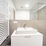 Blue Life 1b Tirabora Short Rent, Con Parcheggio Privato شقة *