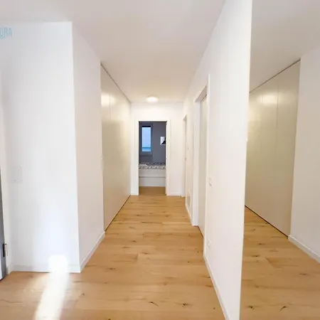 Blue Life 1b Tirabora Short Rent